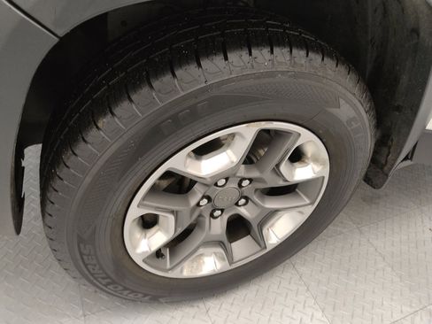 Used 2019 Jeep Cherokee Trailhawk w/ Cold Weather Group image 31