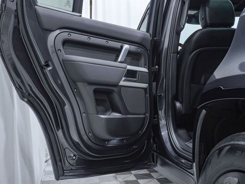 Used 2023 Land Rover Defender 110 X-Dynamic SE image 31