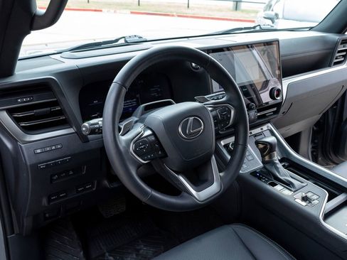 Used 2025 Lexus GX 550 image 17