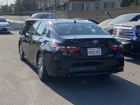 Used 2021 Toyota Camry LE FWD image 4