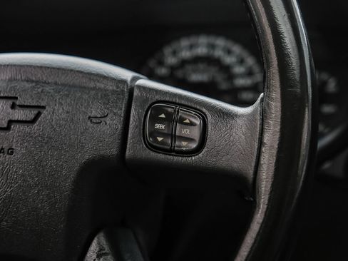 Used 2006 Chevrolet Suburban LT w/ Preferred Equipment Group RWD image 22