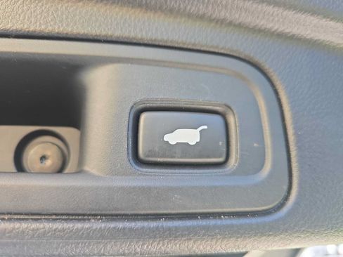Used 2020 Honda Pilot Touring image 11
