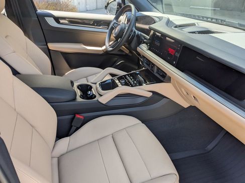 New 2026 Porsche Cayenne image 25
