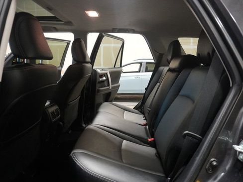 Used 2017 Toyota 4Runner SR5 Premium image 7