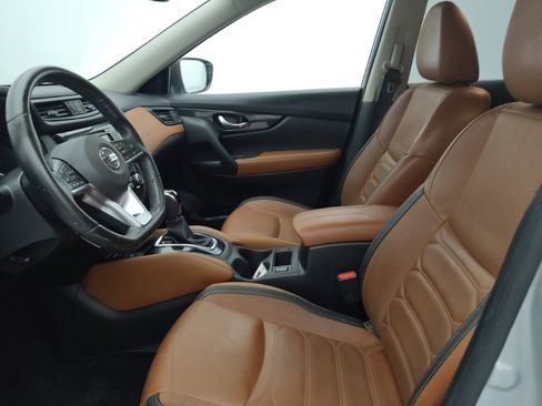 Used 2018 Nissan Rogue SL w/ Premium Package image 17