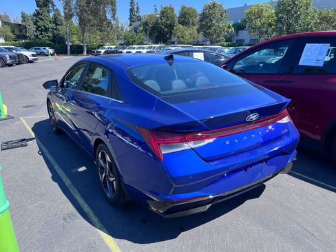 Used 2023 Hyundai Elantra Limited image 4