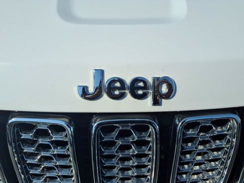 Certified 2018 Jeep Grand Cherokee Overland AWD/4WD image 12