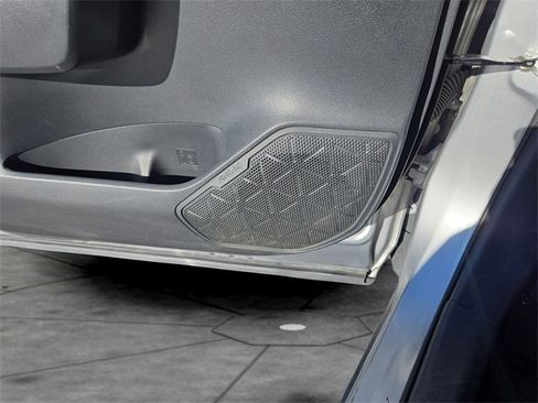 Used 2021 Toyota RAV4 XLE image 32