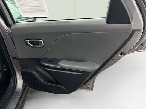 Used 2025 Kia K4 LXS image 31