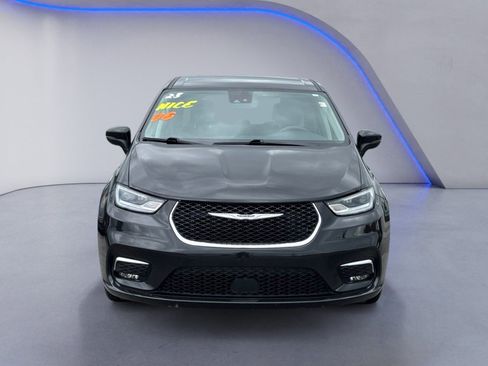 Used 2023 Chrysler Pacifica Touring-L FWD image 12