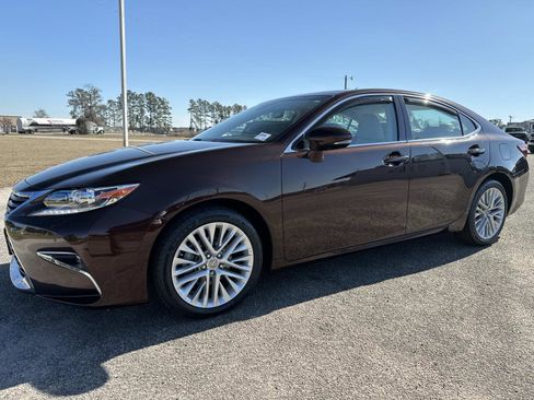 Used 2018 Lexus ES 350 ES 350 w/ Luxury Package w/Wood Trim image 8