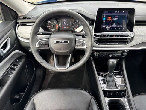 Used 2022 Jeep Compass Latitude image 21