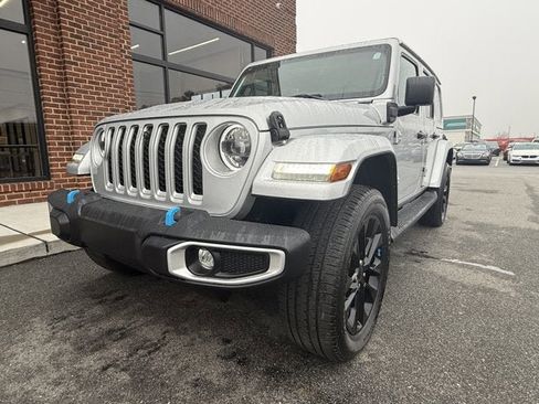 Used 2023 Jeep Wrangler Sahara w/ Cold Weather Group image 10