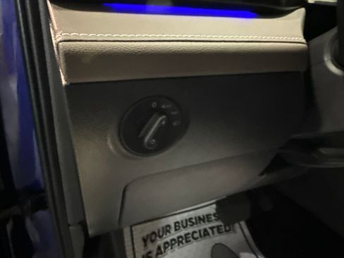 Used 2022 Volkswagen Taos SEL image 11