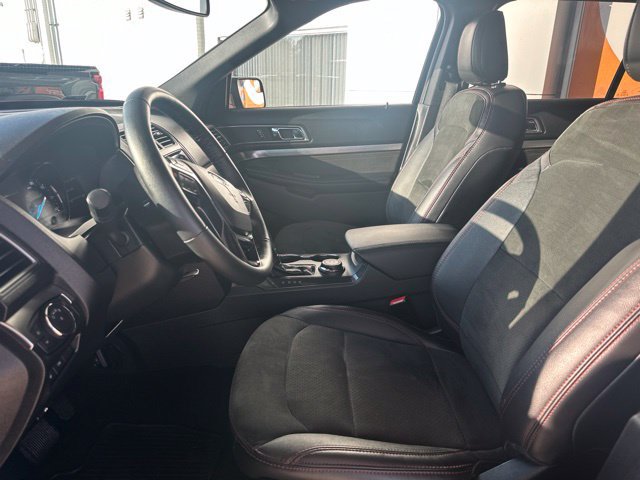 Used 2018 Ford Explorer XLT w/ XLT Appearance Package AWD/4WD image 29