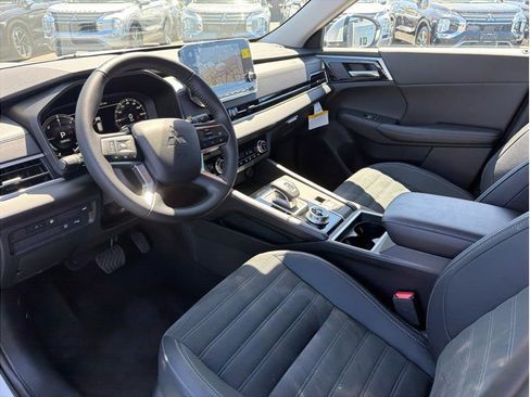 Used 2025 Mitsubishi Outlander SE AWD/4WD image 22