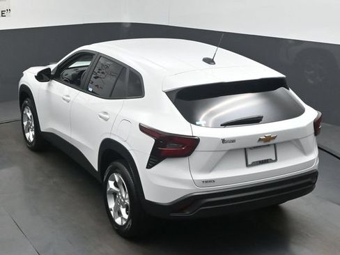 Used 2024 Chevrolet Trax LS w/ LS Convenience Package FWD image 45