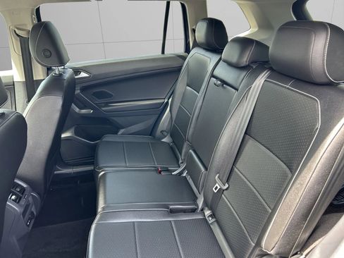 Used 2021 Volkswagen Tiguan SE AWD/4WD image 12
