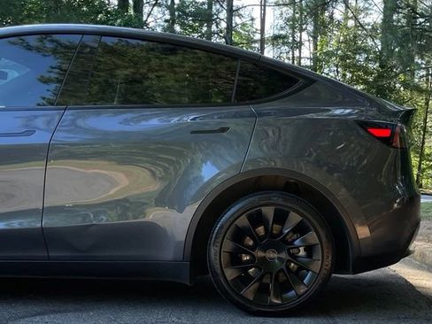 Used 2022 Tesla Model Y Long Range AWD/4WD image 4