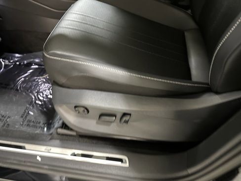 Certified 2023 Volkswagen Tiguan SE R-Line image 16