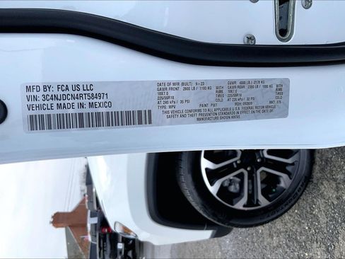 Used 2024 Jeep Compass Limited image 29