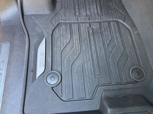 Used 2023 GMC Yukon Denali w/ Denali Reserve Package image 17