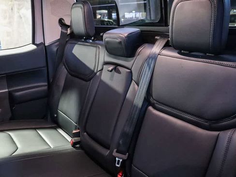 New 2025 Ford Maverick Lariat w/ Black Appearance Package image 18