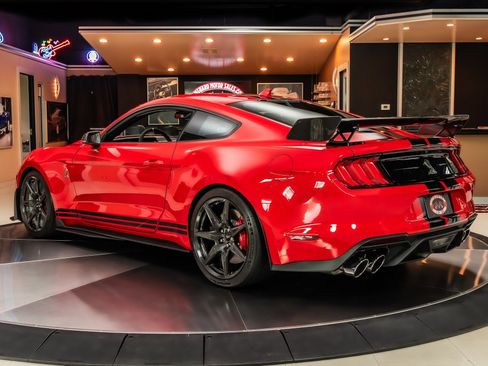 Used 2021 Ford Mustang Shelby GT500 w/ Carbon Fiber Track Pack RWD image 16