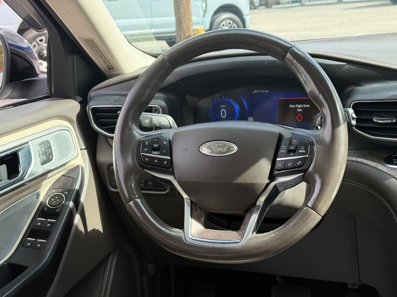 Used 2020 Ford Explorer Platinum w/ Premium Technology Package AWD/4WD image 13