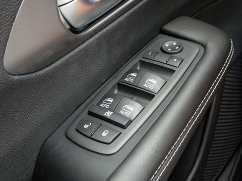 New 2026 Chrysler Pacifica Select FWD image 25