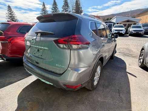 Used 2019 Nissan Rogue SV image 2