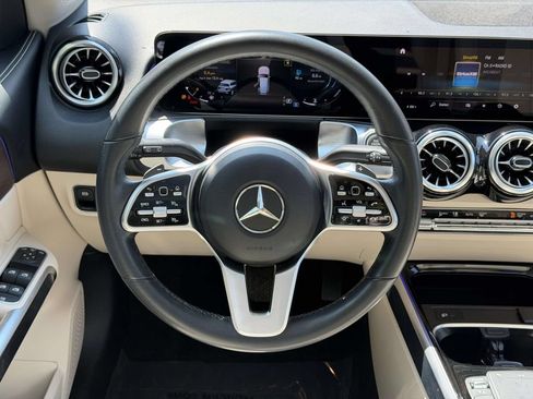 Used 2023 Mercedes-Benz GLB 250 w/ Premium Package image 19