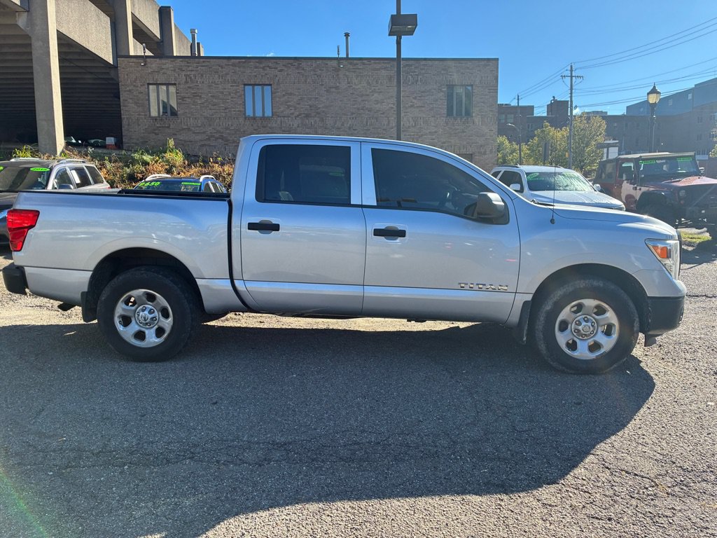 Used 2017 Nissan Titan S AWD/4WD image 7