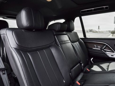 Used 2025 Land Rover Range Rover Long Wheelbase SE image 37