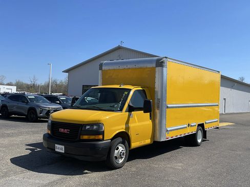 Used 2021 GMC Savana 3500 Extended w/ Power Convenience Package RWD image 4