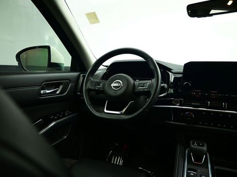 Used 2024 Nissan Pathfinder SL image 8