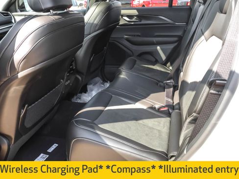 New 2025 Jeep Grand Cherokee Altitude image 15