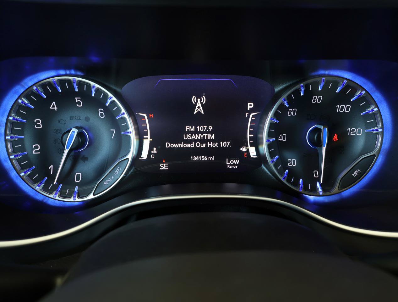 Used 2017 Chrysler Pacifica Limited w/ UConnect Theater Package FWD image 27