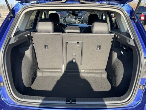 Used 2024 Volkswagen Taos SE image 8