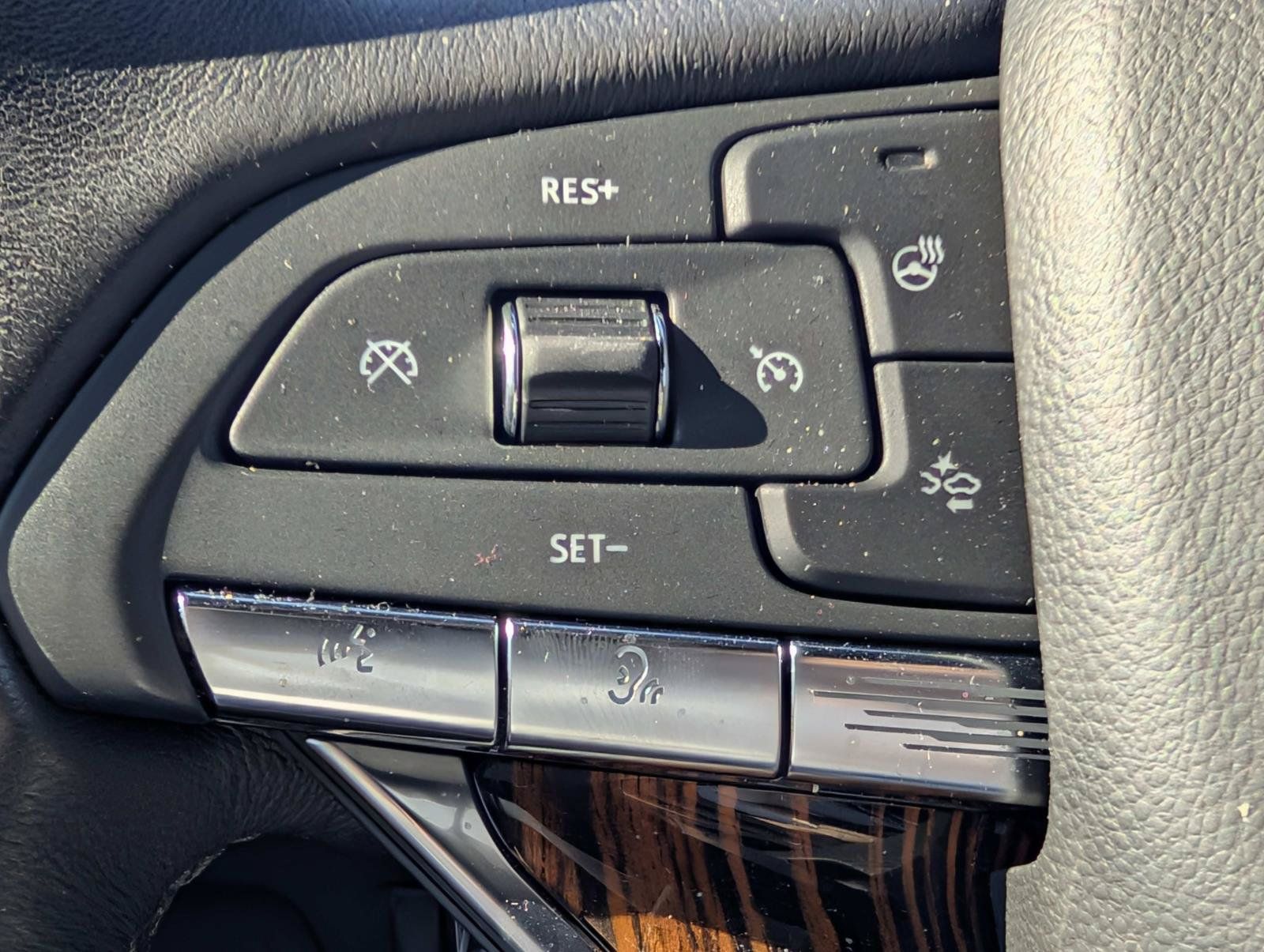 Used 2022 Cadillac Escalade Premium Luxury RWD image 14