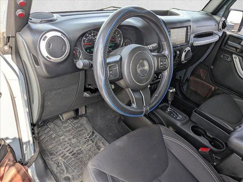 Used 2015 Jeep Wrangler Unlimited Sahara AWD/4WD image 9