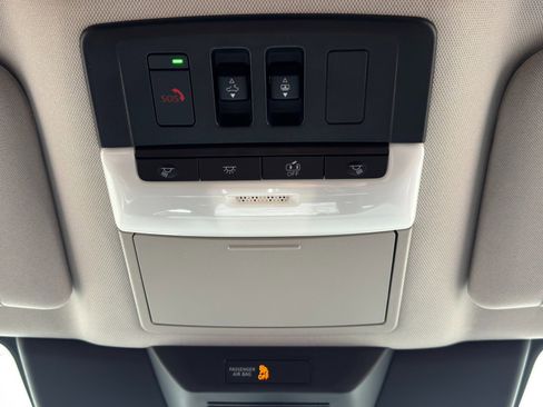 Used 2024 Nissan Pathfinder Platinum FWD image 35