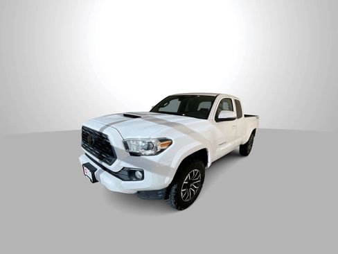 Used 2020 Toyota Tacoma TRD Sport w/ TRD Premium Sport Package AWD/4WD image 4