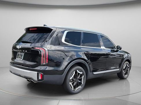 Used 2024 Kia Telluride EX w/ EX Captain's Chair Package FWD image 7