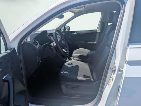 Used 2022 Volkswagen Tiguan SE AWD/4WD image 10