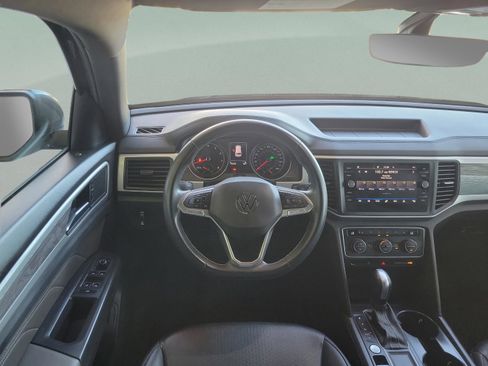 Used 2021 Volkswagen Atlas Cross Sport SE w/ Panoramic Sunroof Package FWD image 21