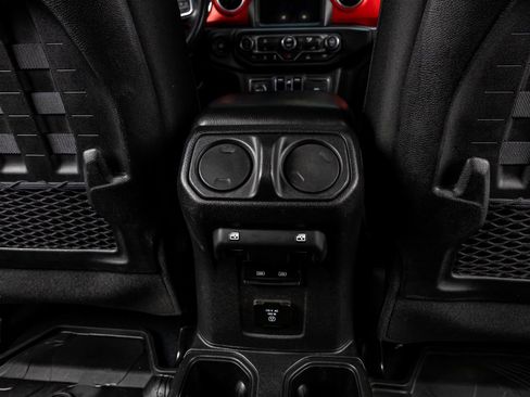 Used 2022 Jeep Wrangler Unlimited Rubicon AWD/4WD image 30