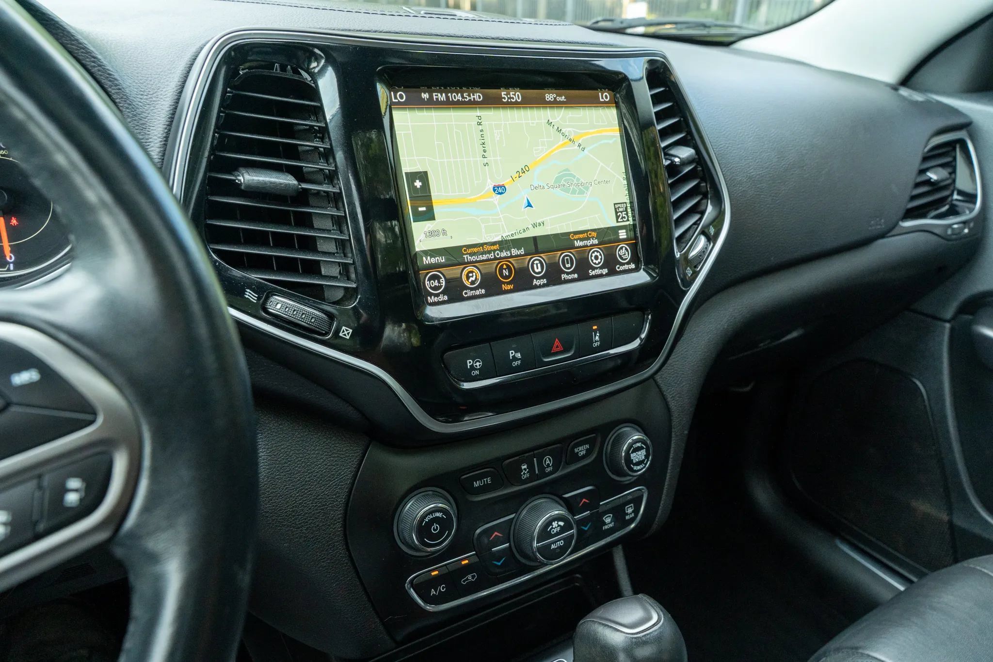 Used 2019 Jeep Cherokee Limited w/ Technology Group AWD/4WD image 20
