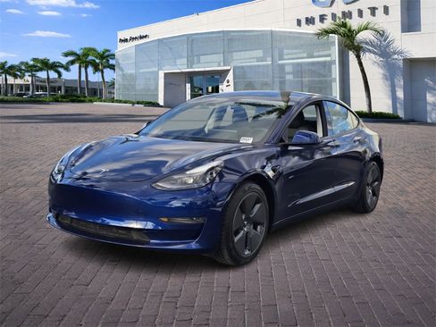 Used 2023 Tesla Model 3 Standard Range image 3