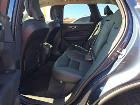 Used 2025 Volvo XC60 B5 Core image 5
